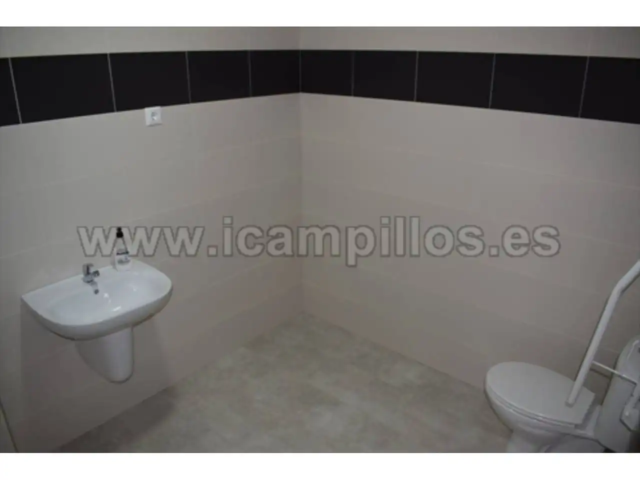 Local comercial en venda a Baena, imagen 6