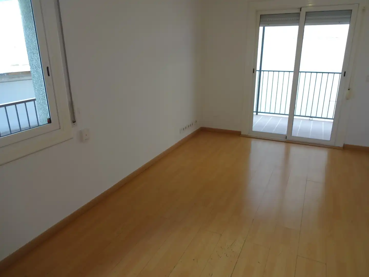 Wohnzimmer von Wohnung zum Verkauf in Barcelona mit Terrasse, Ofen und Mikrowelle
