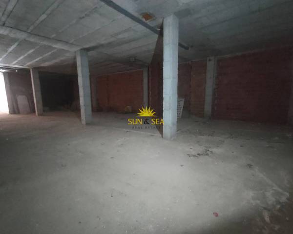 Local comercial en Alquiler en Parque de las Naciones