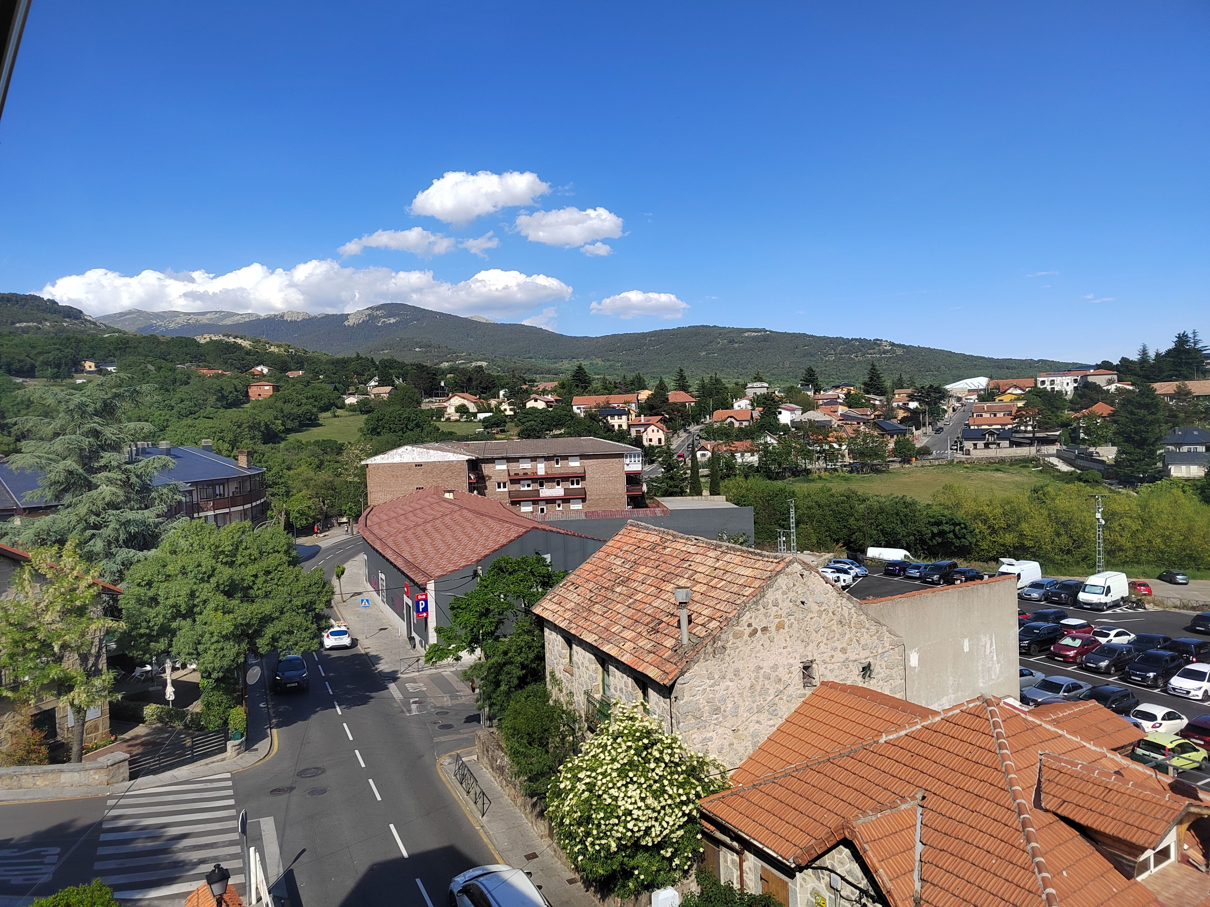 Vista exterior de Pis en venda en Cercedilla amb Calefacció, Terrassa i Traster