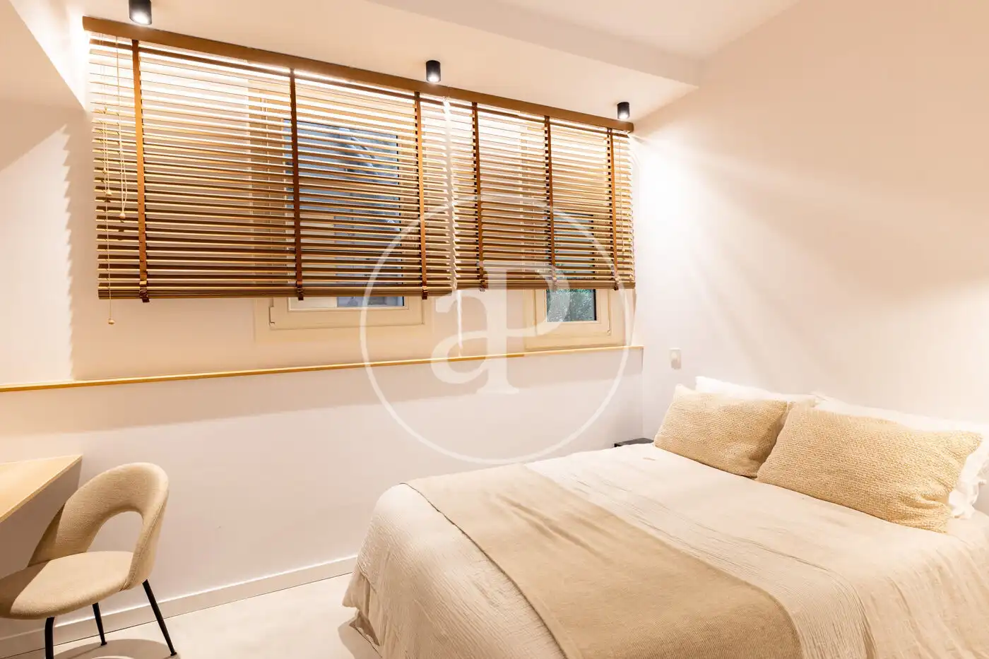 Schlafzimmer von Wohnung zum Verkauf in Barcelona mit Klimaanlage, Heizung und Terrasse