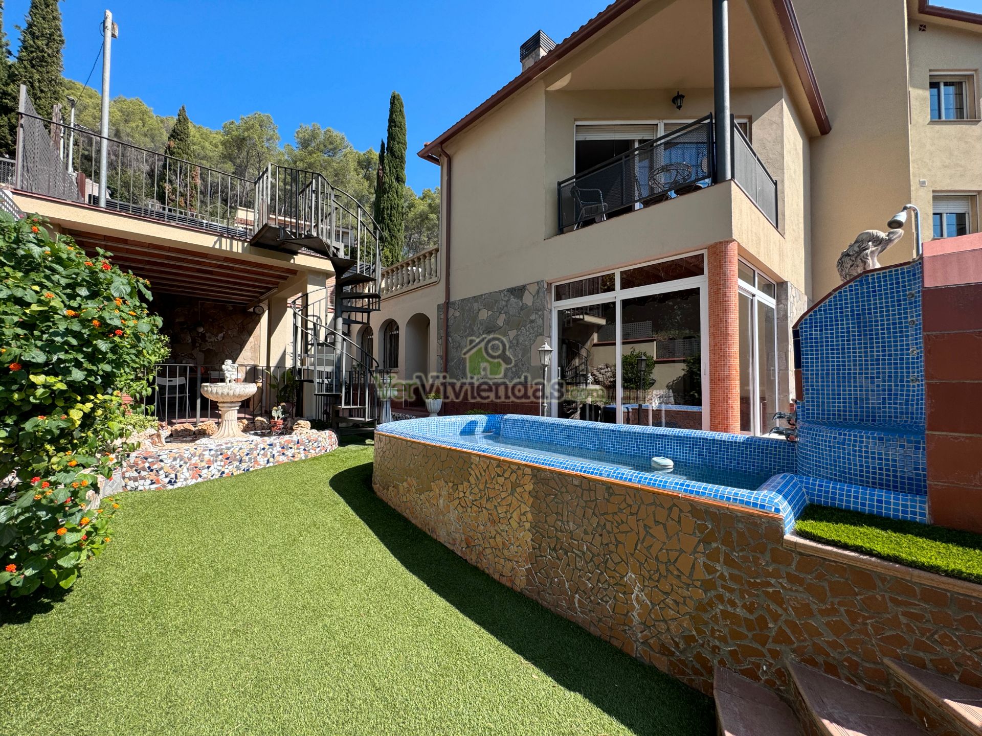 Vista exterior de Casa o xalet en venda en Cervelló amb Calefacció, Jardí privat i Terrassa