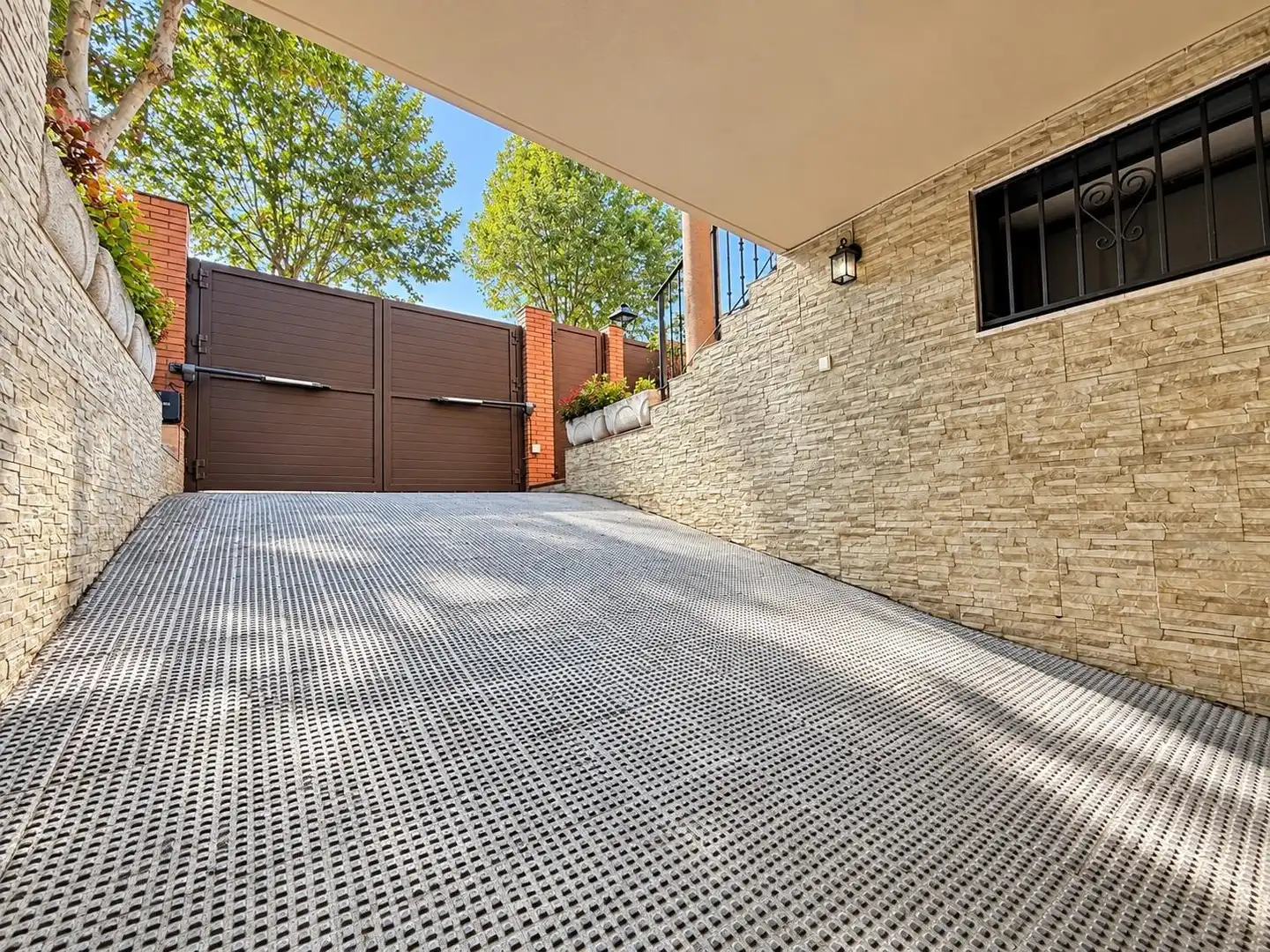 Exterior view of Detached homes for sale in Seseña  with Air Conditioner, Heating and Private garden