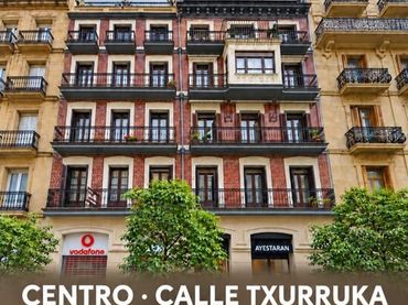 Pis amb balcó en venda a Centro
