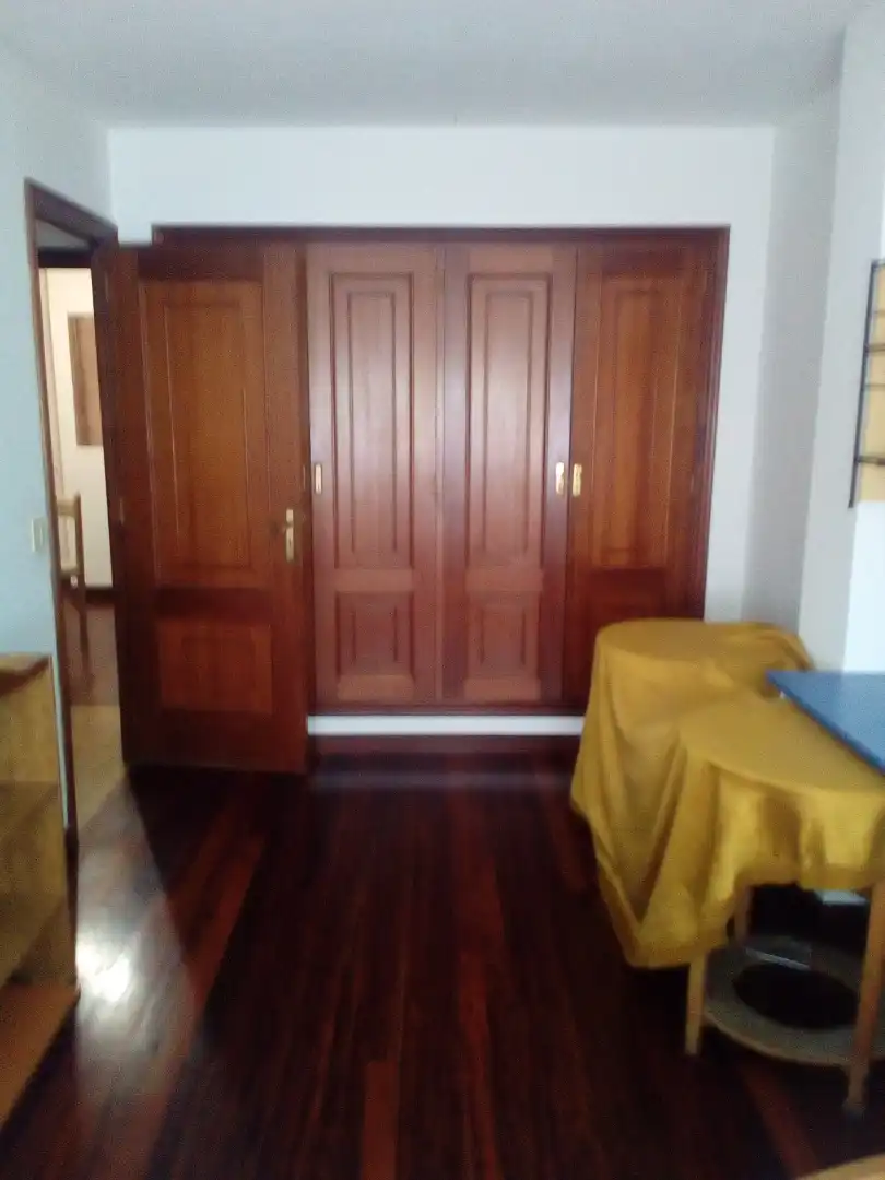 Piso de alquiler en Santiago de Compostela  con Calefacción, Parquet y Amueblado