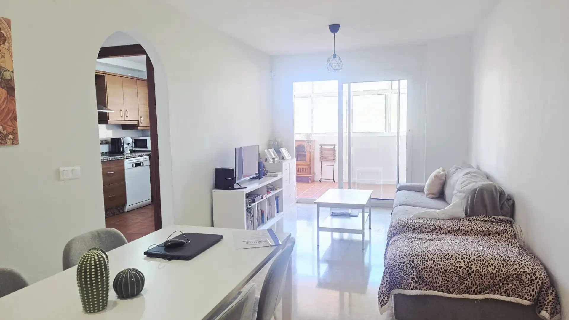 Living room of Flat for sale in Rincón de la Victoria  with Air Conditioner, Terrace and Furnished