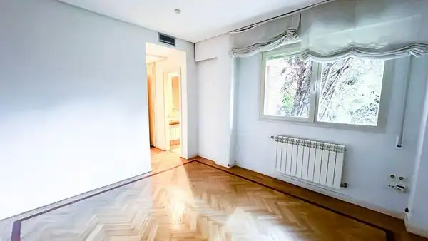 Habitación de Piso de alquiler en Madrid con Aire acondicionado, Jardín privado y Trastero