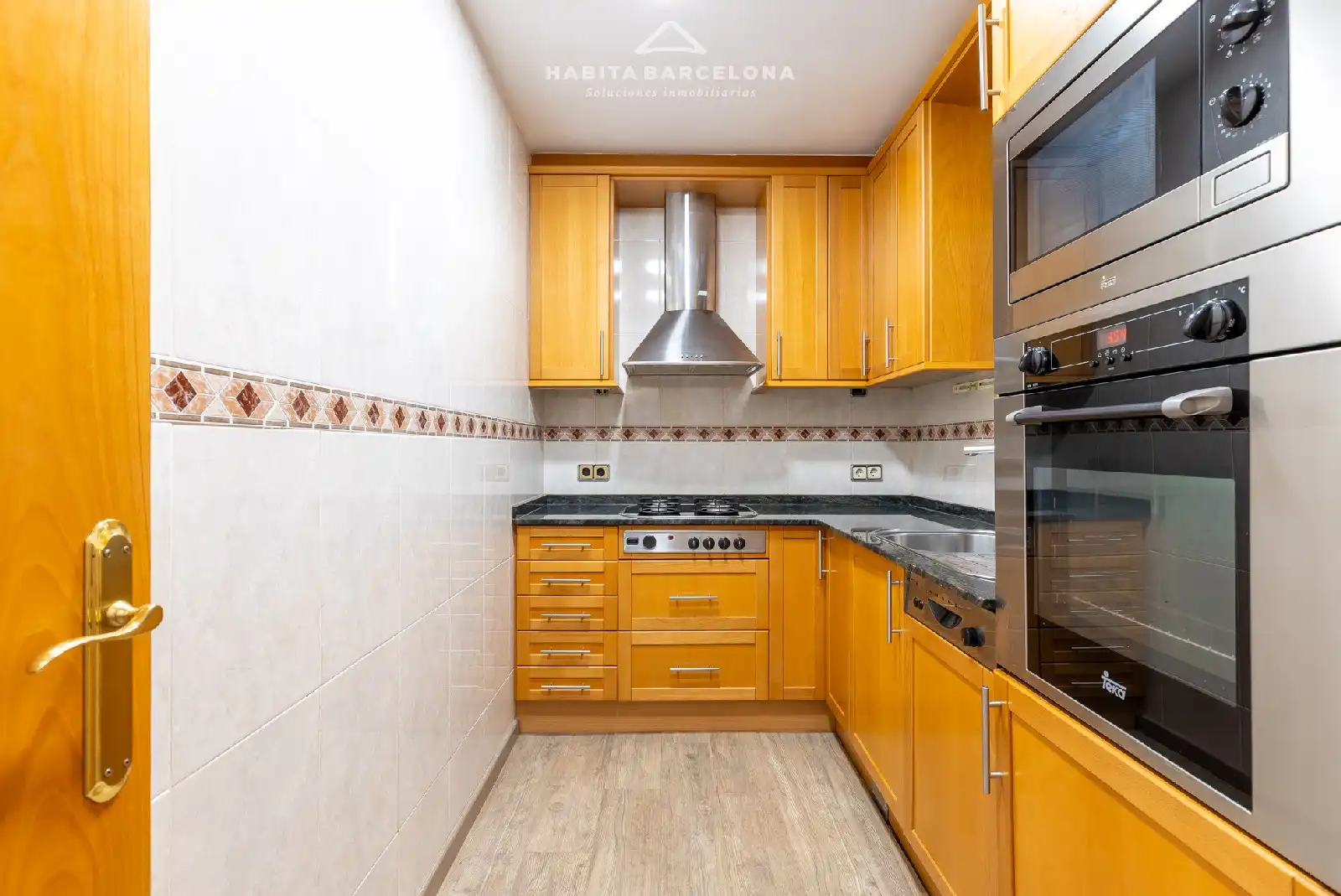 Küche von Wohnung zum Verkauf in Barcelona mit Klimaanlage, Heizung und Parkett
