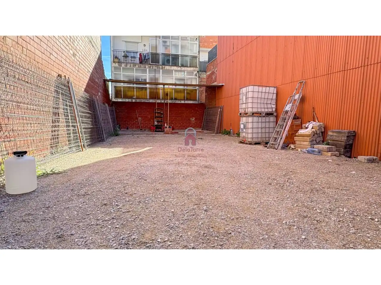 Außenansicht von Residential zum Verkauf in Terrassa
