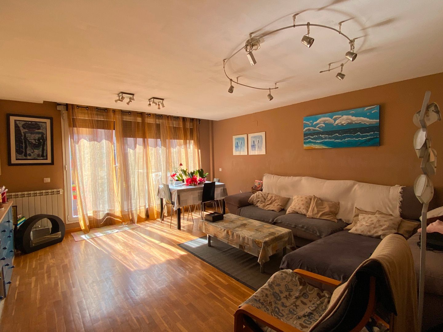 Living room of Single-family semi-detached for sale in Burgos Capital  with Heating, Private garden and Parquet flooring