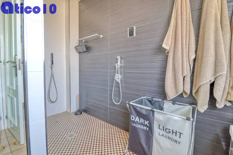 Baño de Casa o chalet en venta en Gijón  con Calefacción, Jardín privado y Parquet