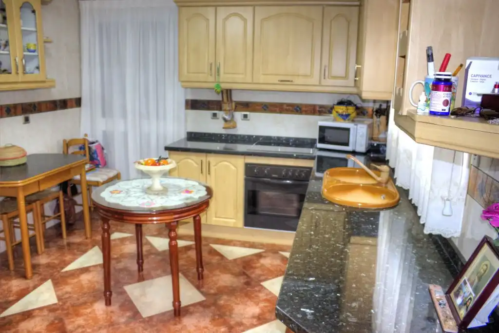Cuina de Casa adosada en venda en Casarabonela amb Aire condicionat, Jardí privat i Terrassa