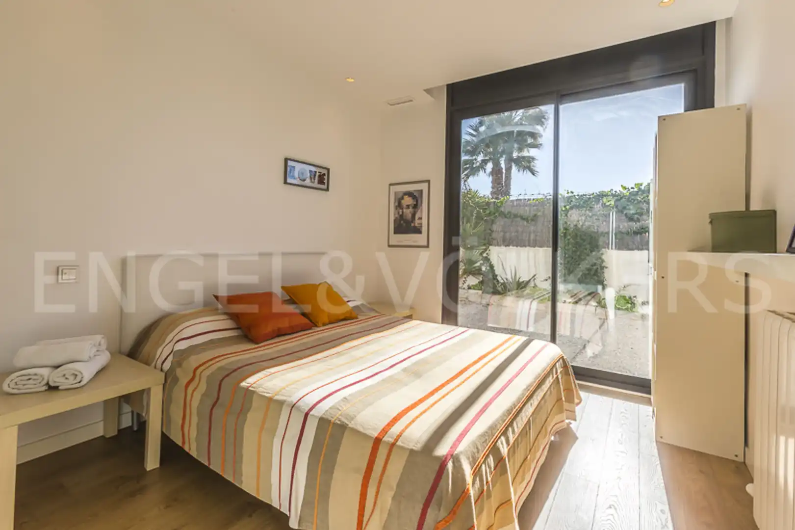 Habitación de Casa o chalet en venta en Vilanova i la Geltrú con Aire acondicionado, Calefacción y Jardín privado