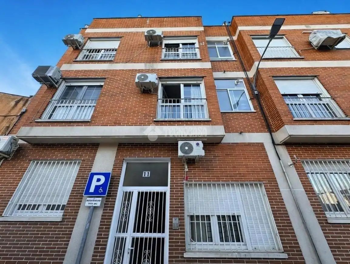 Parking de Piso de alquiler en Talavera de la Reina con Piscina comunitaria