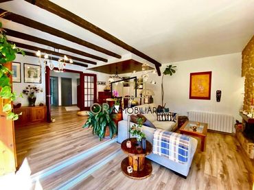 Casa amb balcó en venda a Pacs del Penedès