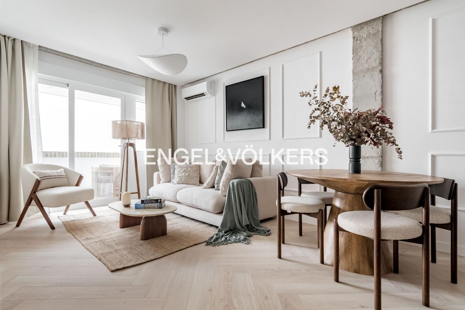 Living room of Apartment for sale in  Madrid Capital  with Air Conditioner, Heating and Balcony