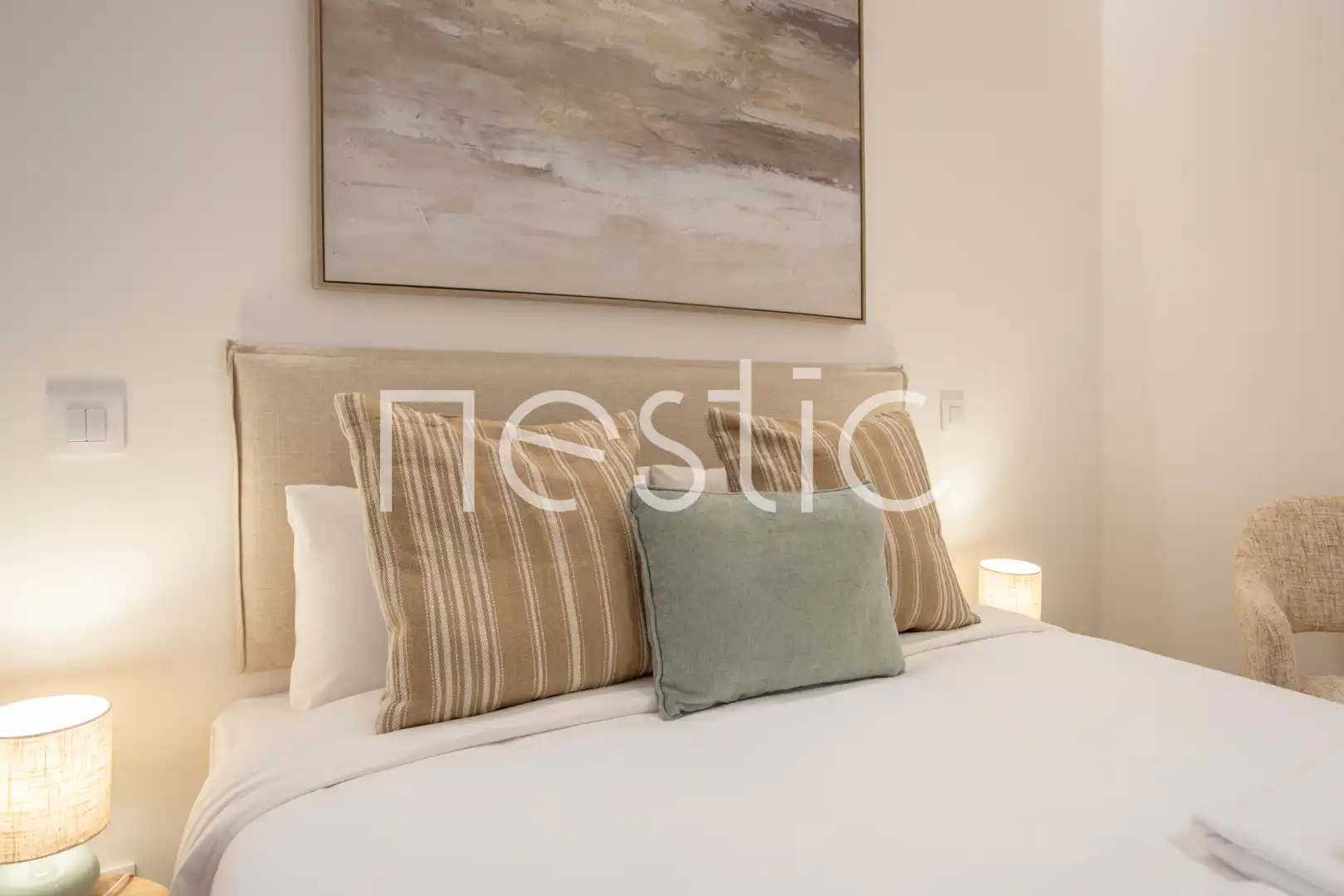 Dormitori de Apartament de lloguer en Madrid amb Aire condicionat, Calefacció i Moblat