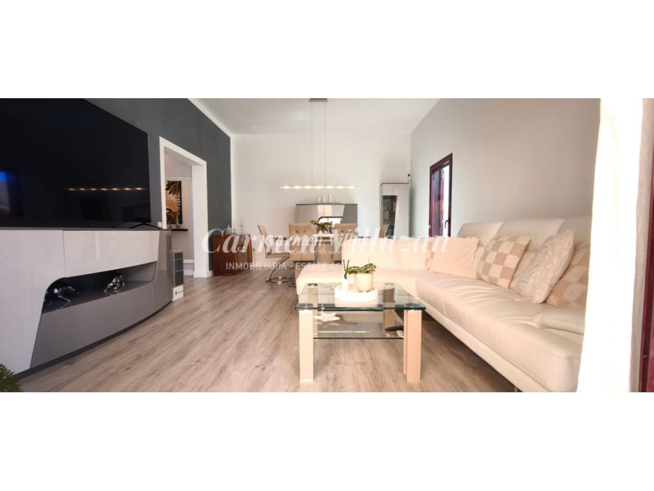 Sala d'estar de Casa o xalet en venda en La Oliva amb Jardí privat, Terrassa i Piscina