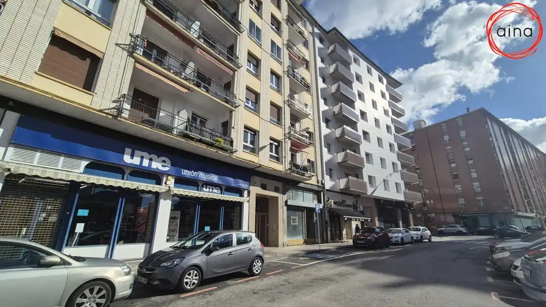 Vista exterior de Local en venta en  Pamplona / Iruña con Aire acondicionado y Amueblado