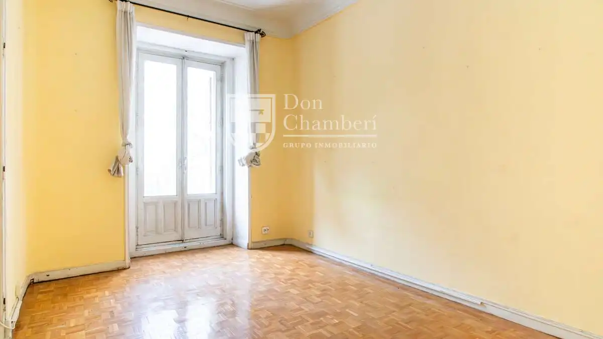 Bedroom of Flat for sale in Madrid  with Heating, Storage room and Balcony