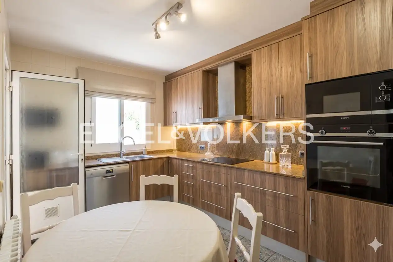 Kitchen of Houses for sale in Vilanova i la Geltrú  with Air Conditioner, Heating and Private garden