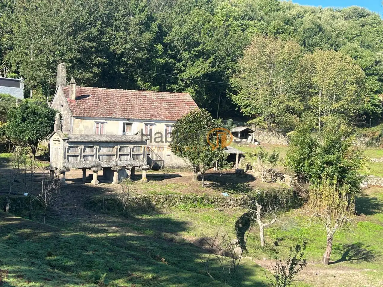 Finca rústica en venda en Pontevedra Capital  amb Jardí privat, Terrassa i Traster