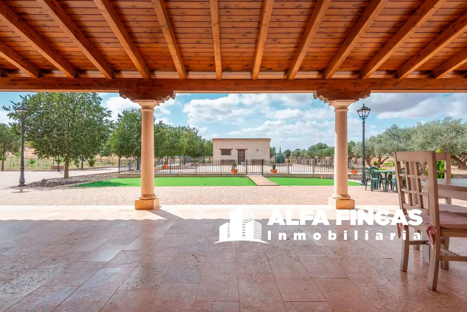 Vista exterior de Casa o chalet en venta en Vara de Rey con Calefacción, Terraza y Piscina