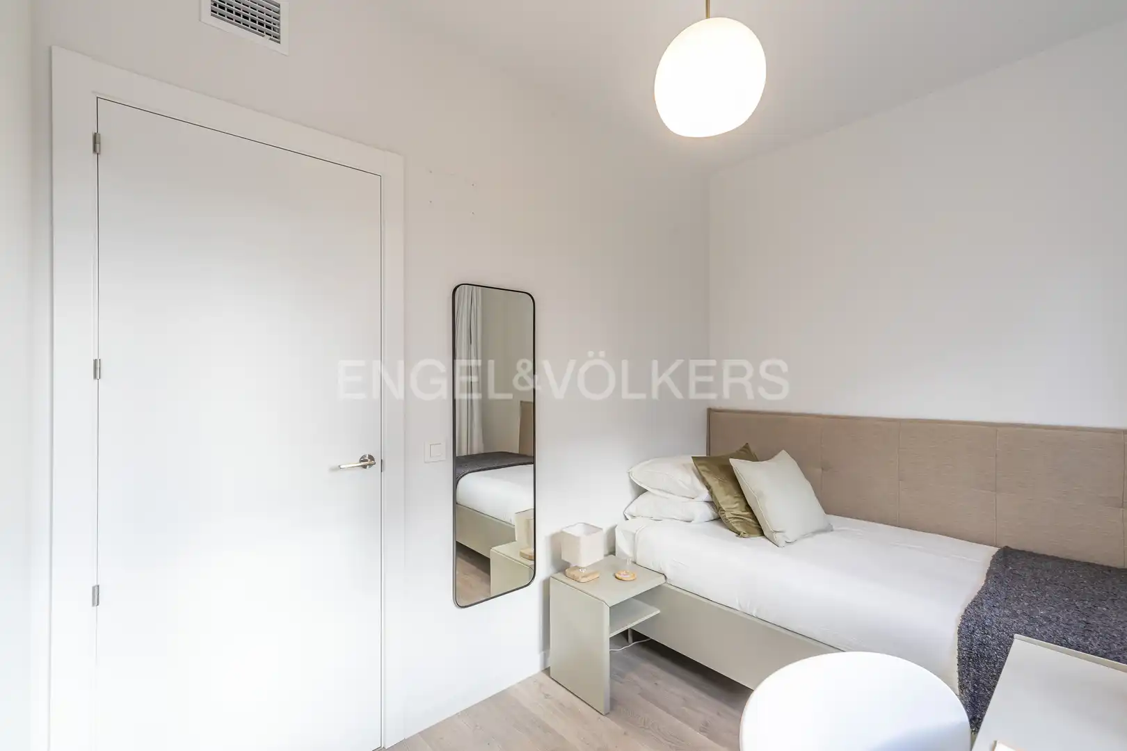 Bedroom of Flat for rent in Madrid  with Air Conditioner, Heating and Swimming Pool