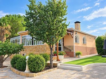 Villa con piscina in vendita a Monóvar  / Monòver