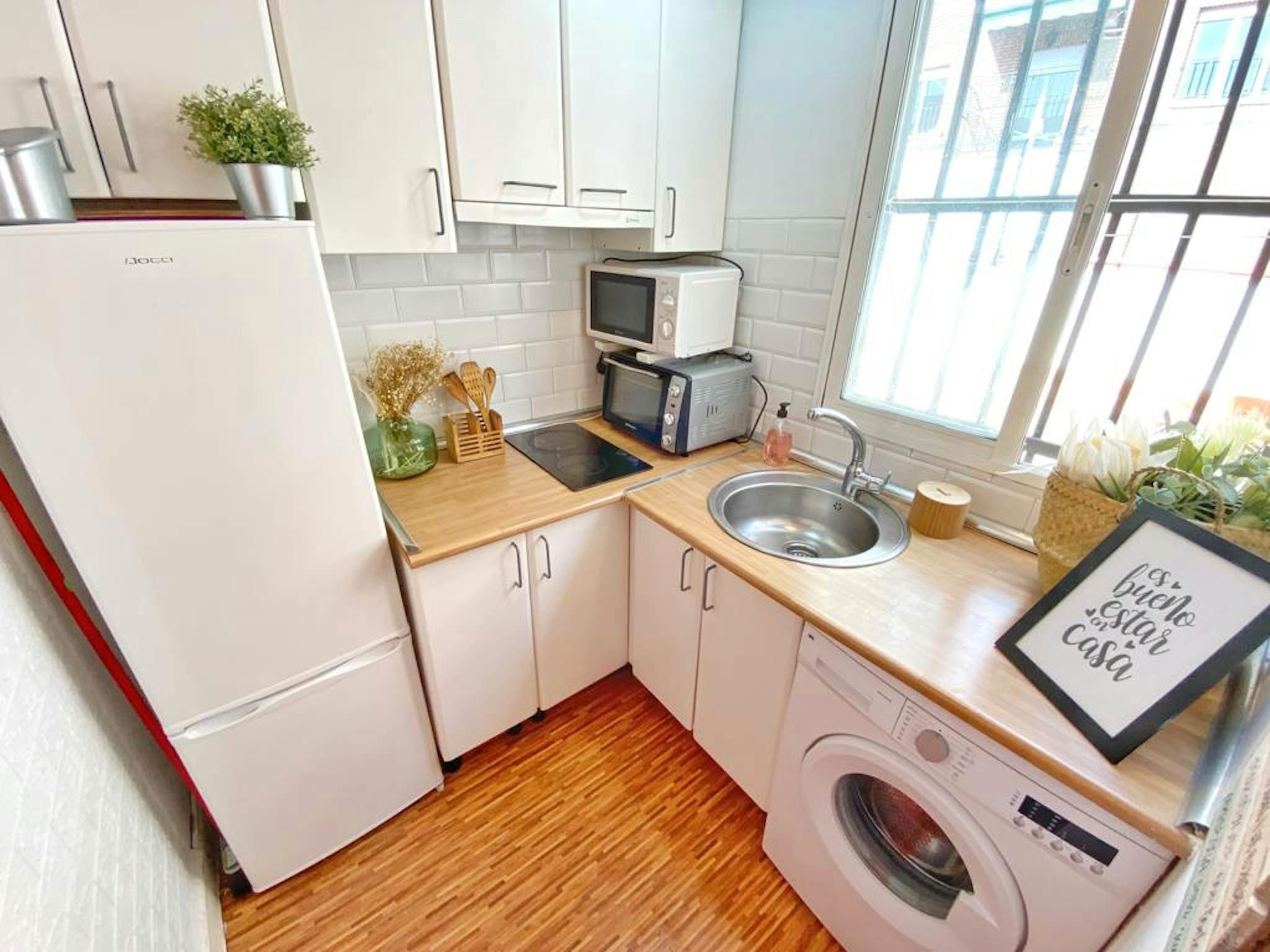 Cocina de Piso de alquiler en  Madrid Capital con Aire acondicionado, Amueblado y Lavadora