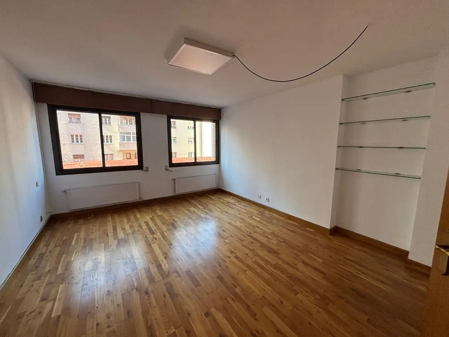 Piso en venta en Oviedo  con Calefacción, Parquet y Trastero