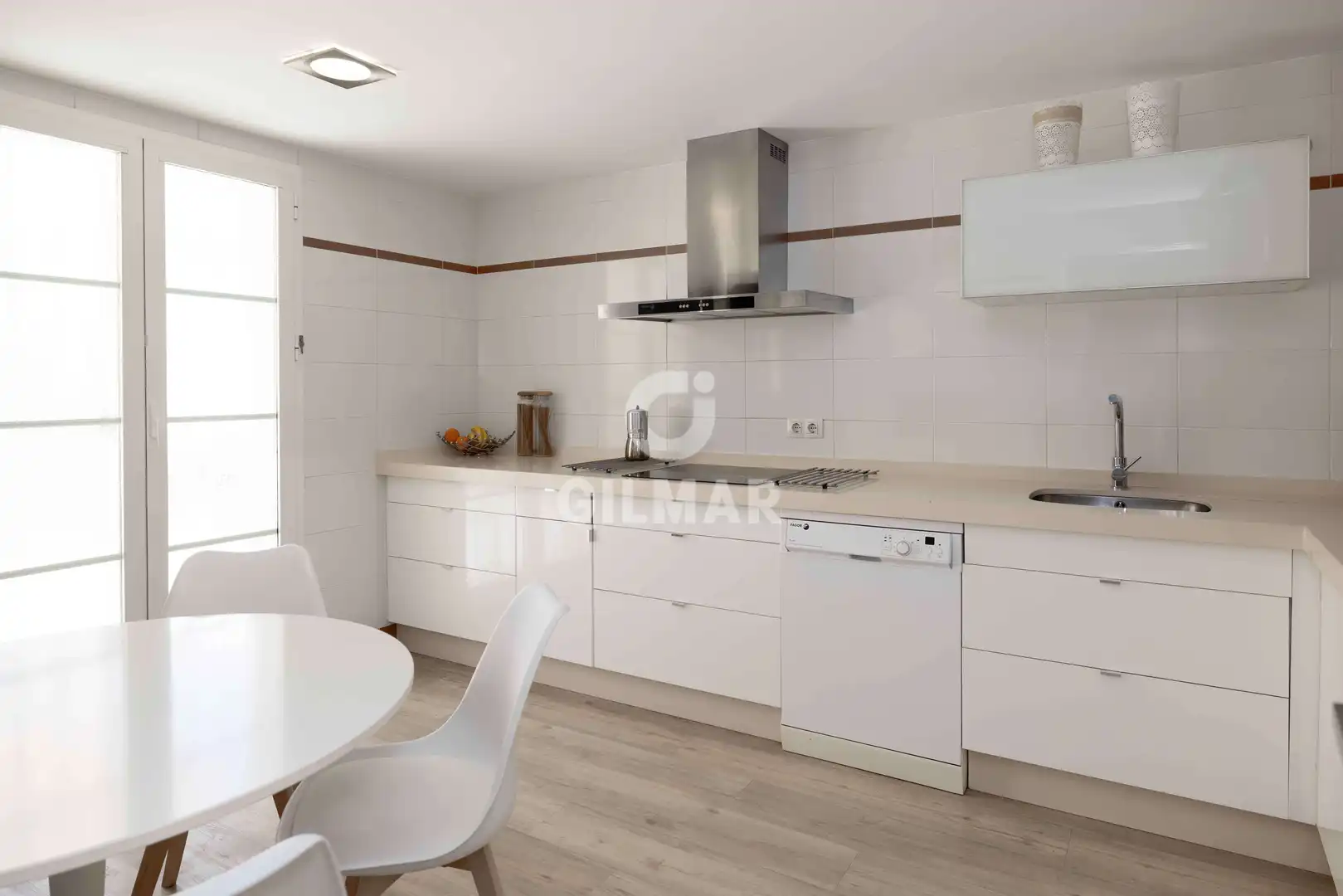 Cocina de Casa adosada en venta en Torremolinos con Calefacción, Jardín privado y Piscina