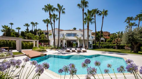 Lujosa Villa con diseño contemporáneo y lujo sin igual en La Cerquilla de Nueva Andalucía