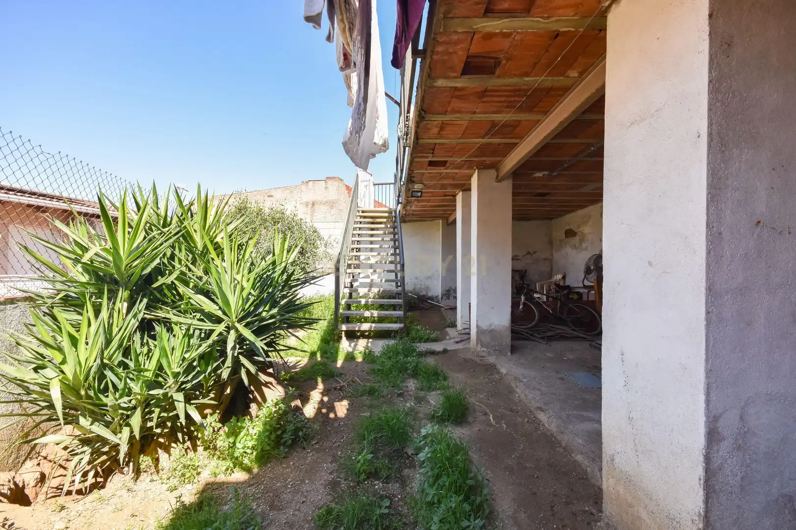 Exterior view of Houses for sale in Sant Vicenç Dels Horts  with Air Conditioner, Private garden and Storage room