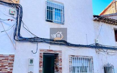 Vista exterior de Casa adosada en venda en Cieza amb Terrassa