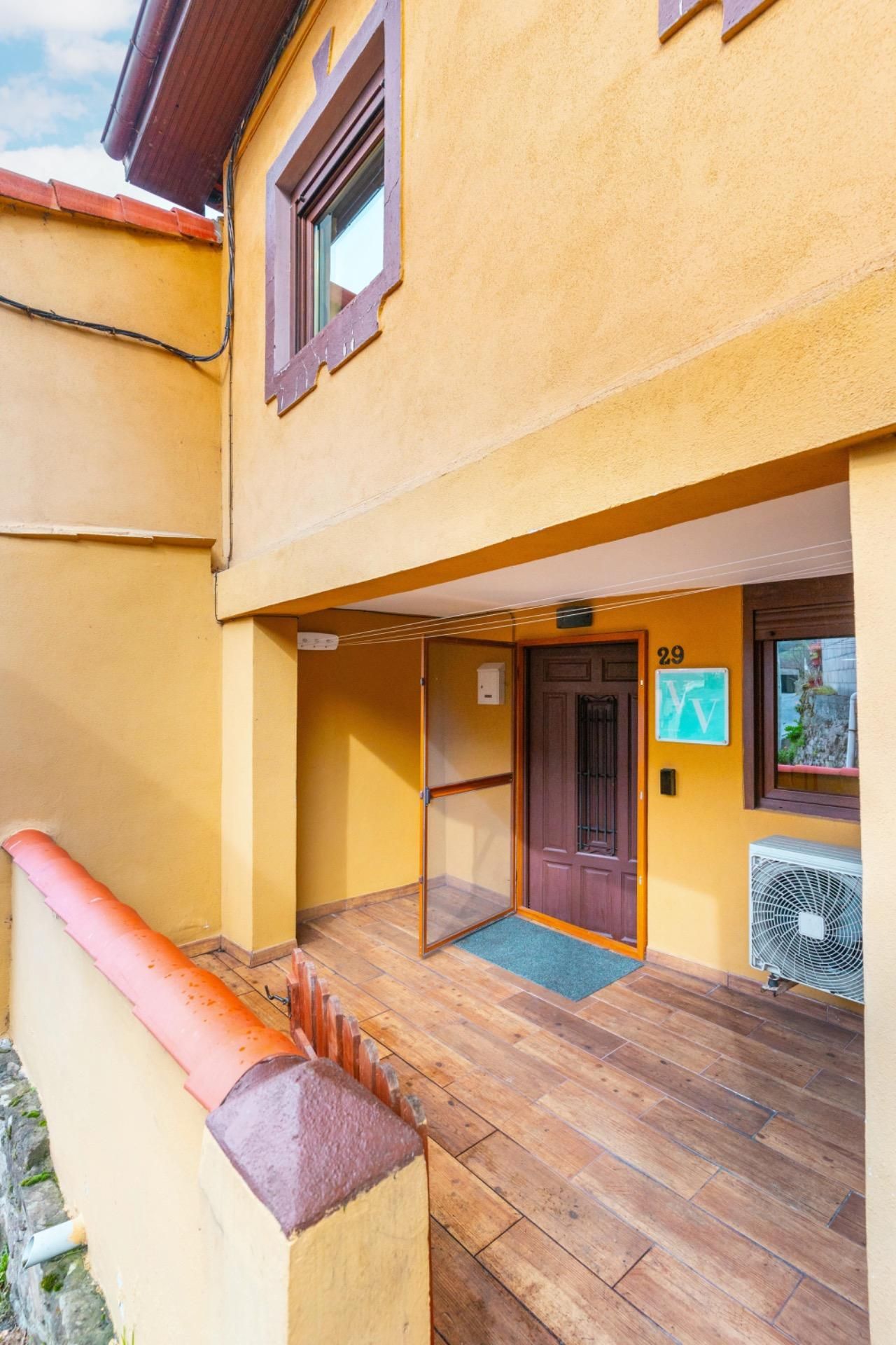 Casa adosada en venda en Mieres (Asturias) amb Aire condicionat, Terrassa i Moblat