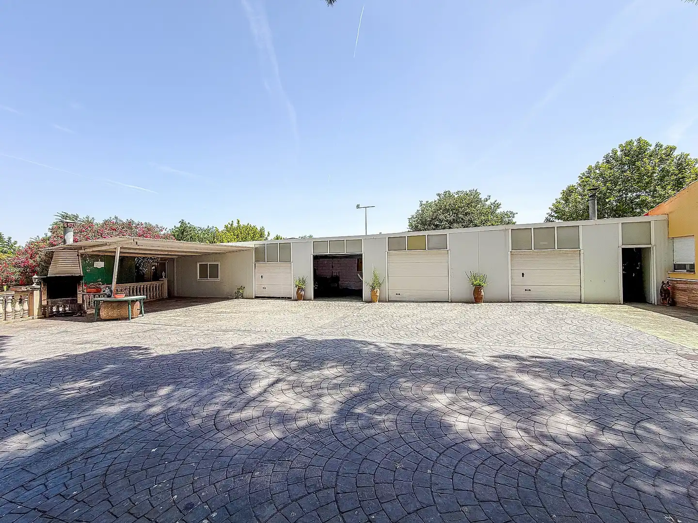 Vista exterior de Casa o xalet en venda en Yecla amb Terrassa i Moblat