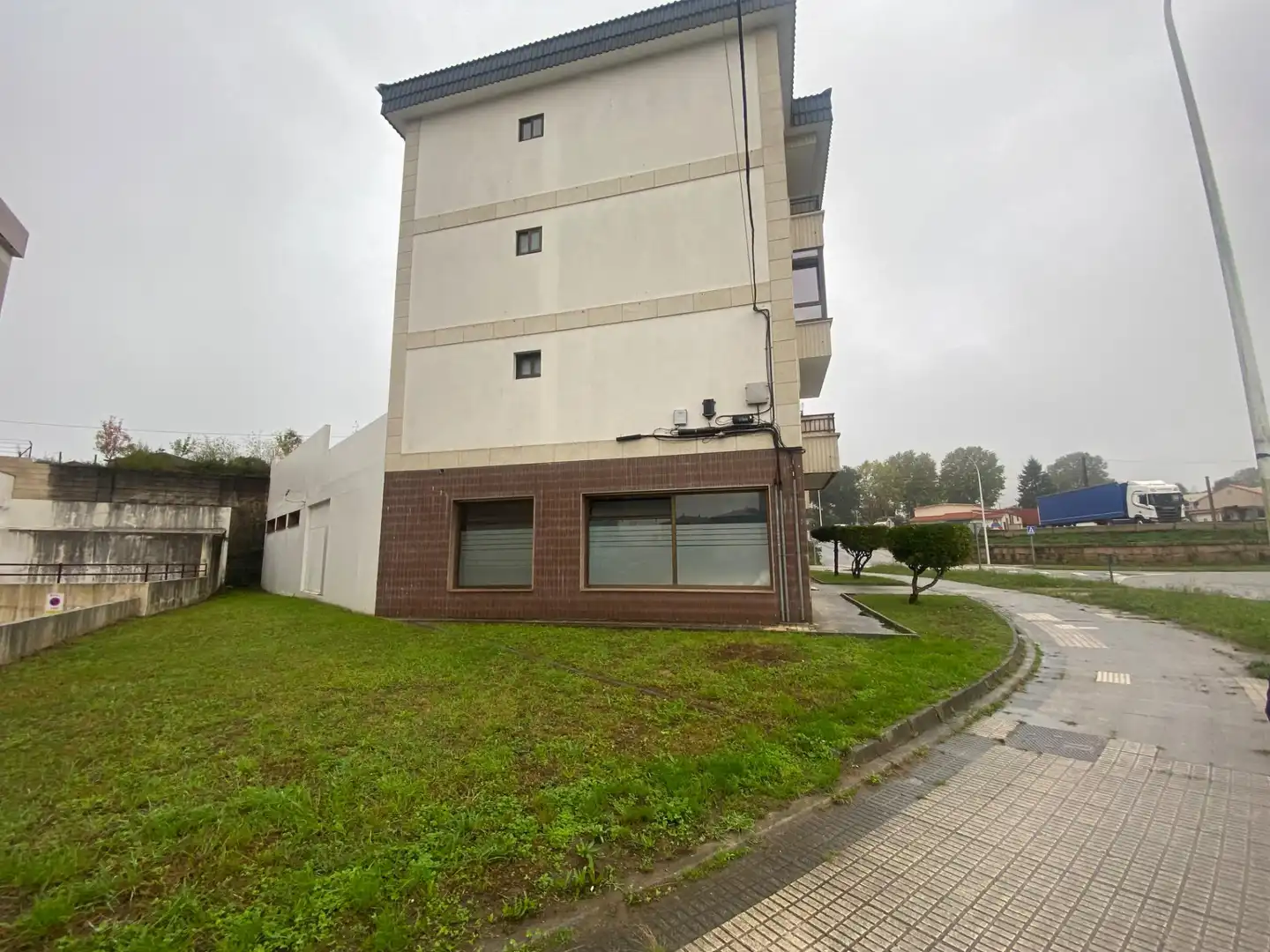 Vista exterior de Local en venta en Pontevedra Capital 
