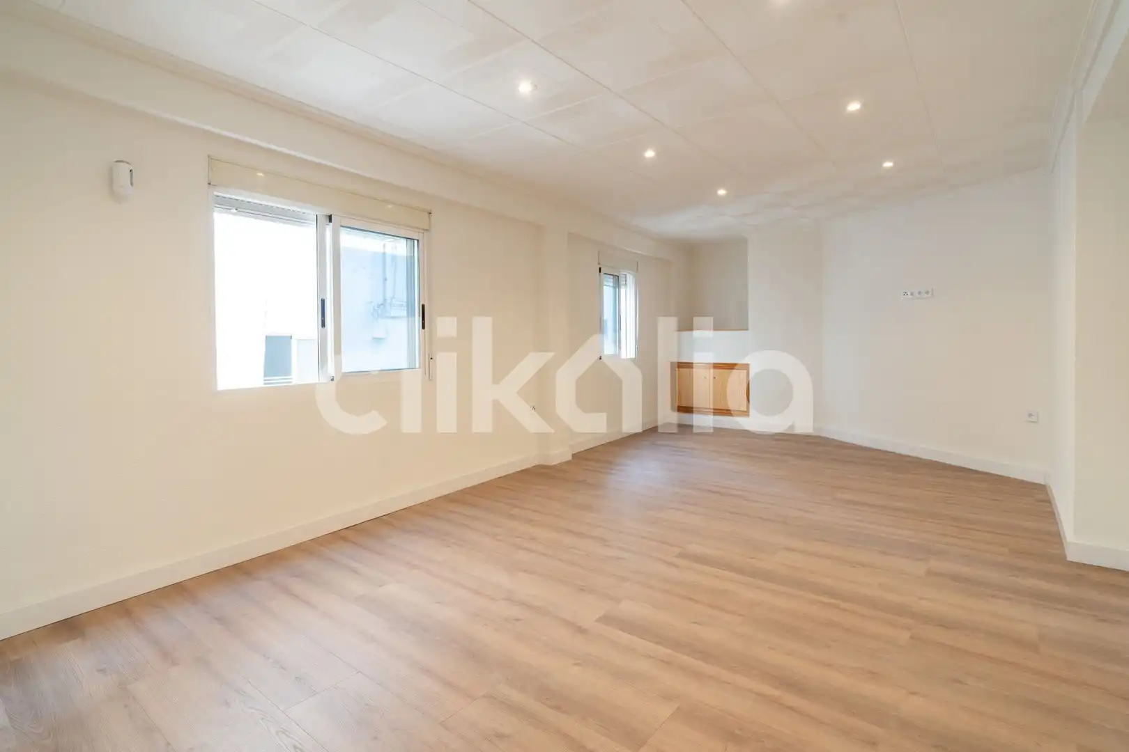Flat for rent in Torrent  with Air Conditioner and Terrace