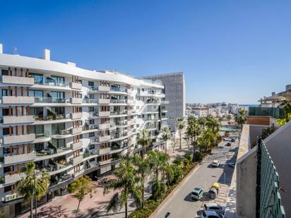 Exterior view of Attic for sale in Estepona  with Air Conditioner and Terrace