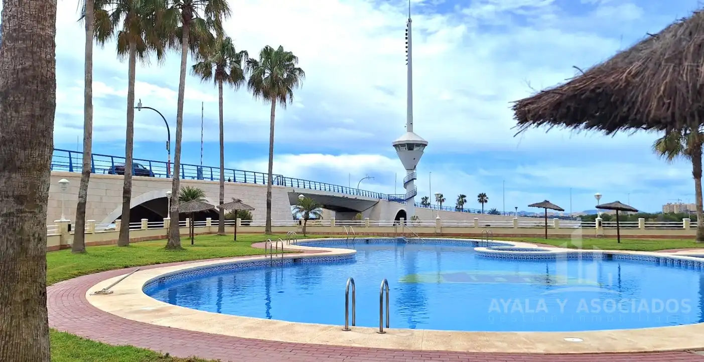 Piscina de Piso en venta en La Manga del Mar Menor con Terraza, Trastero y Piscina comunitaria