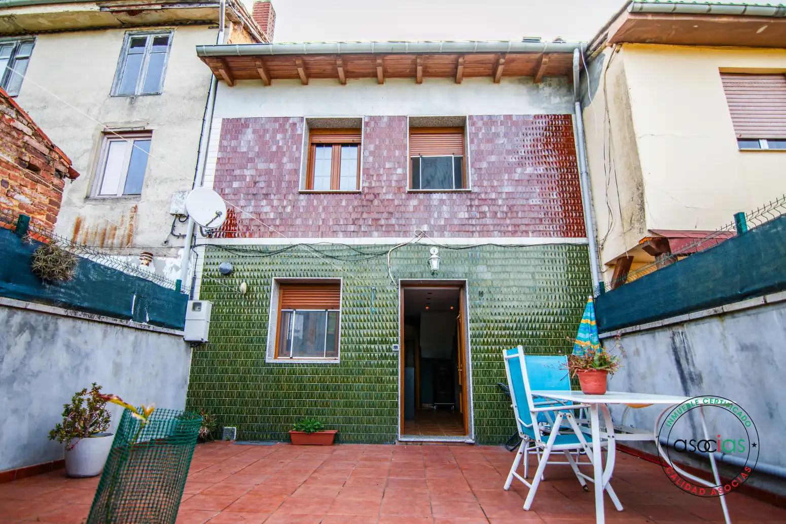 Vista exterior de Casa o xalet en venda en San Martín del Rey Aurelio amb Calefacció, Jardí privat i Terrassa