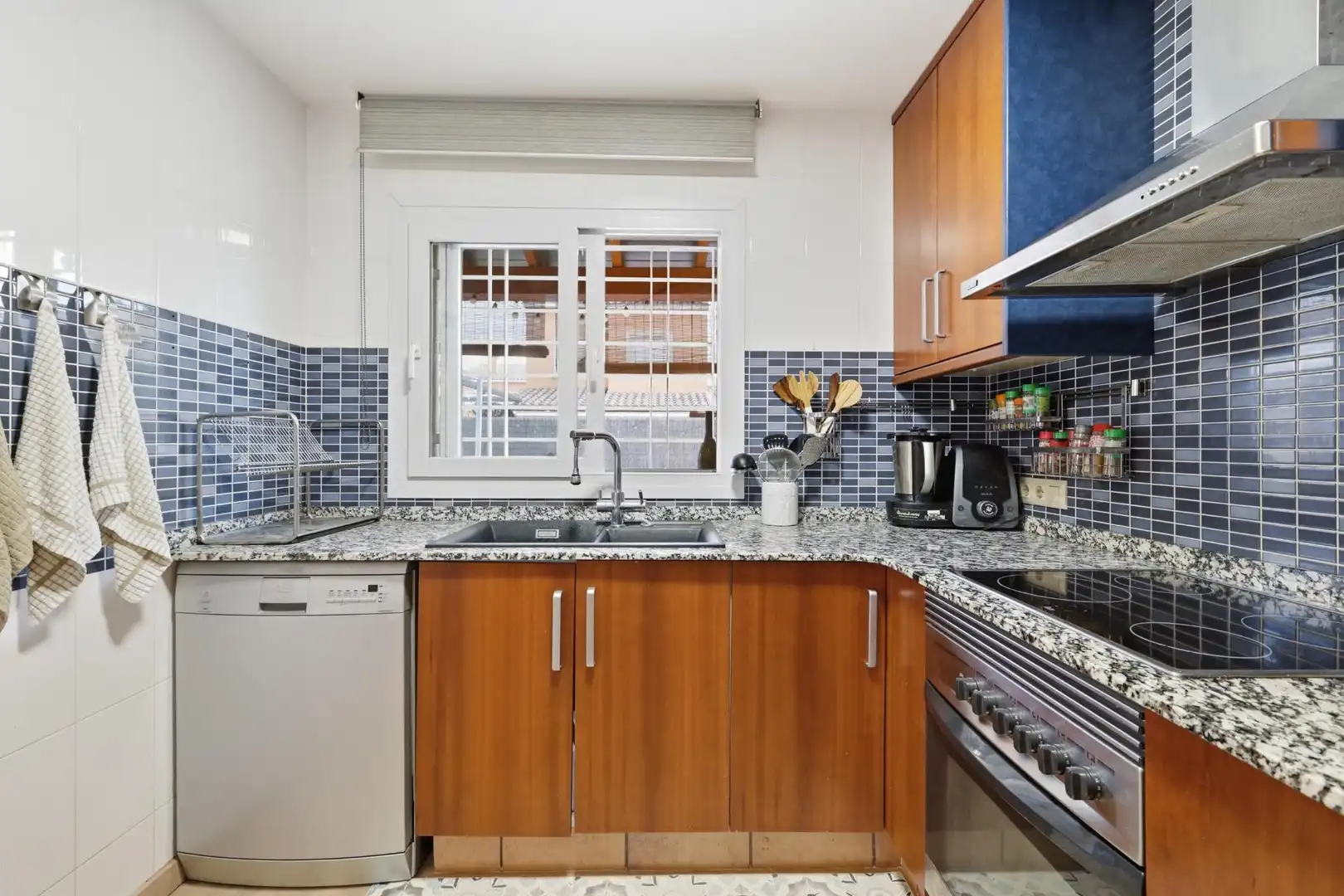 Kitchen of Houses for sale in La Pobla de Vallbona  with Air Conditioner, Heating and Private garden