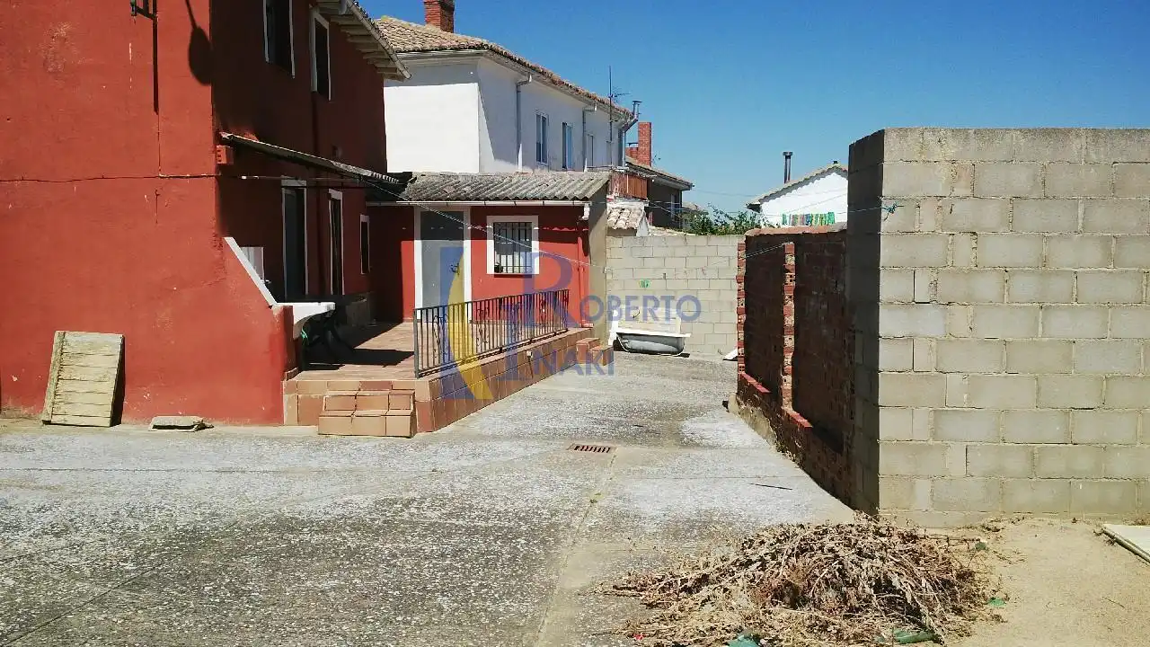 House with garden for sale in Pajares de los Oteros, imagen 4