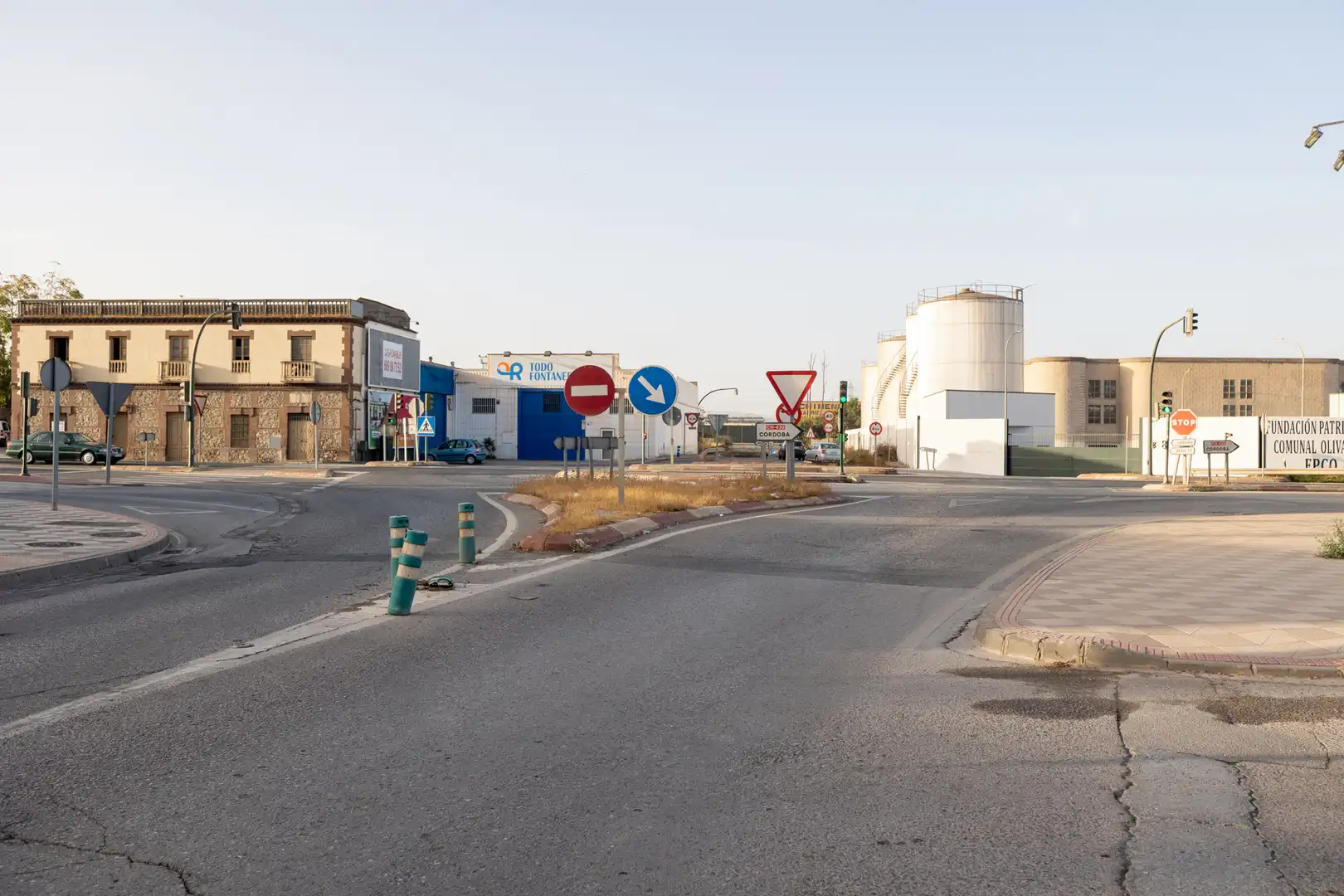 Außenansicht von Fabrikhallen zum Verkauf in Atarfe