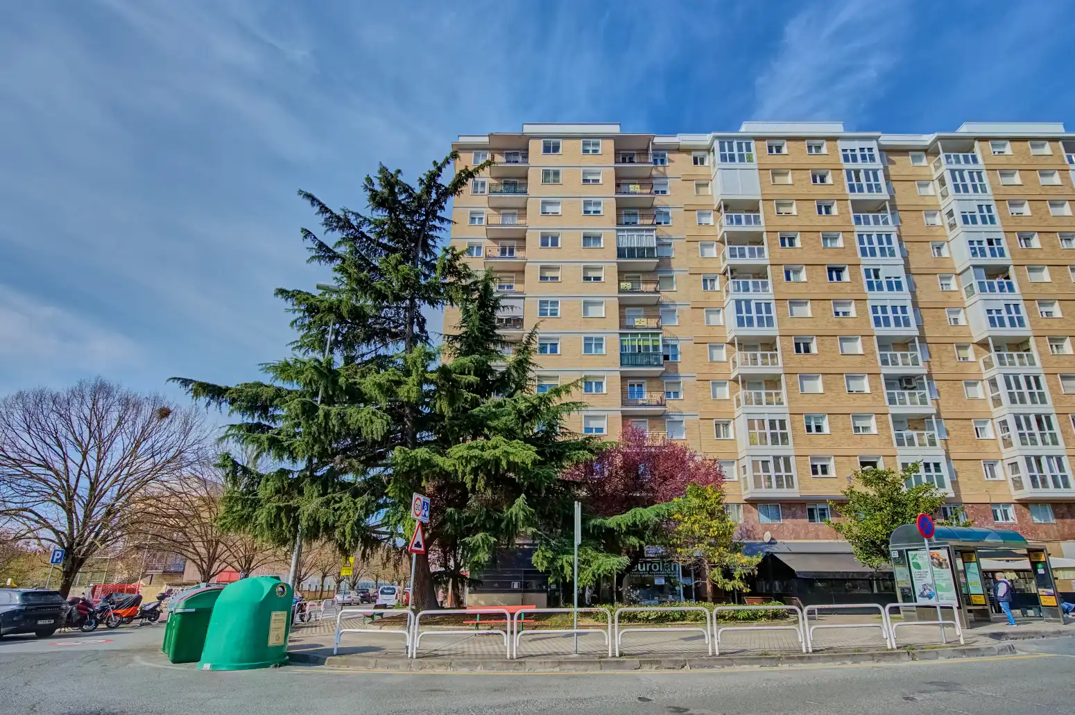 Vista exterior de Pis en venda en  Pamplona / Iruña amb Calefacció, Jardí privat i Parquet