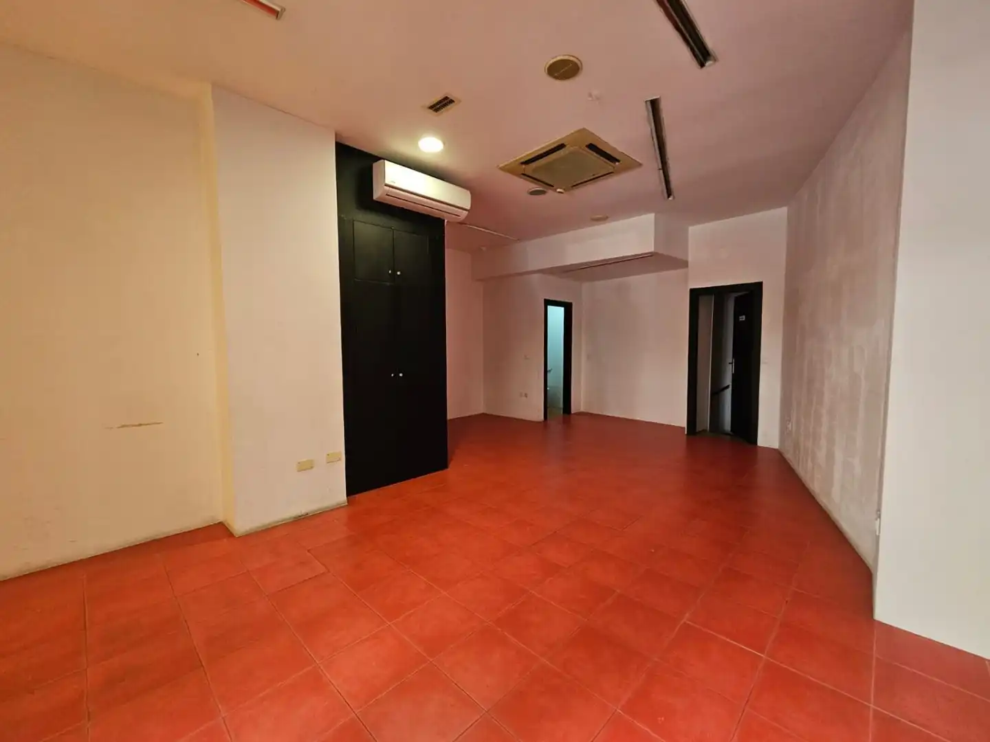 Local comercial en venta en juan carlos I, imagen 2