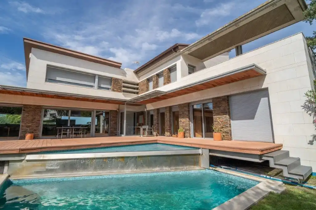 Detached house with terrace for sale in Carrer Monestir de Gualter, imagen 2