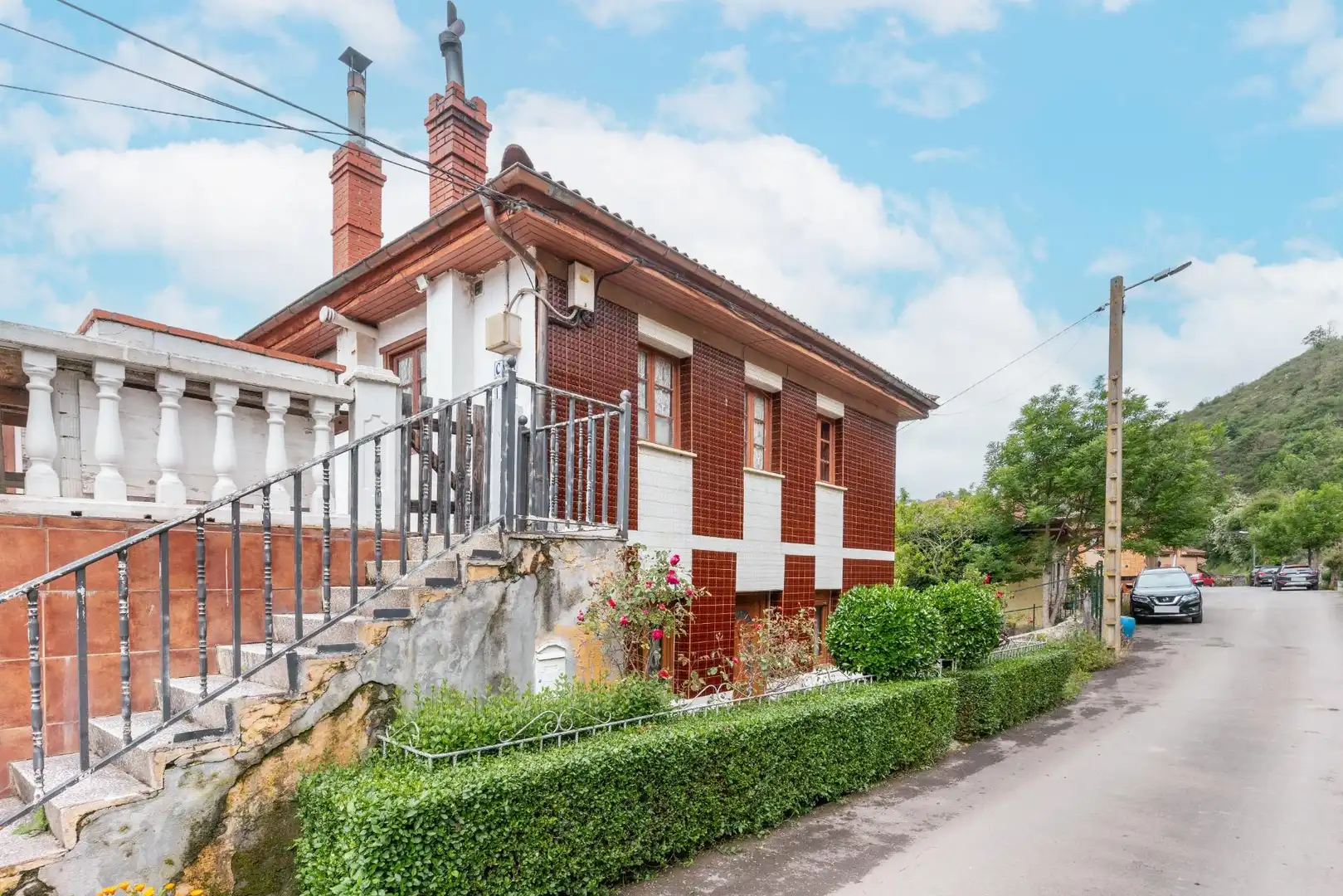 Vista exterior de Casa o xalet en venda en Lena amb Calefacció, Terrassa i Traster