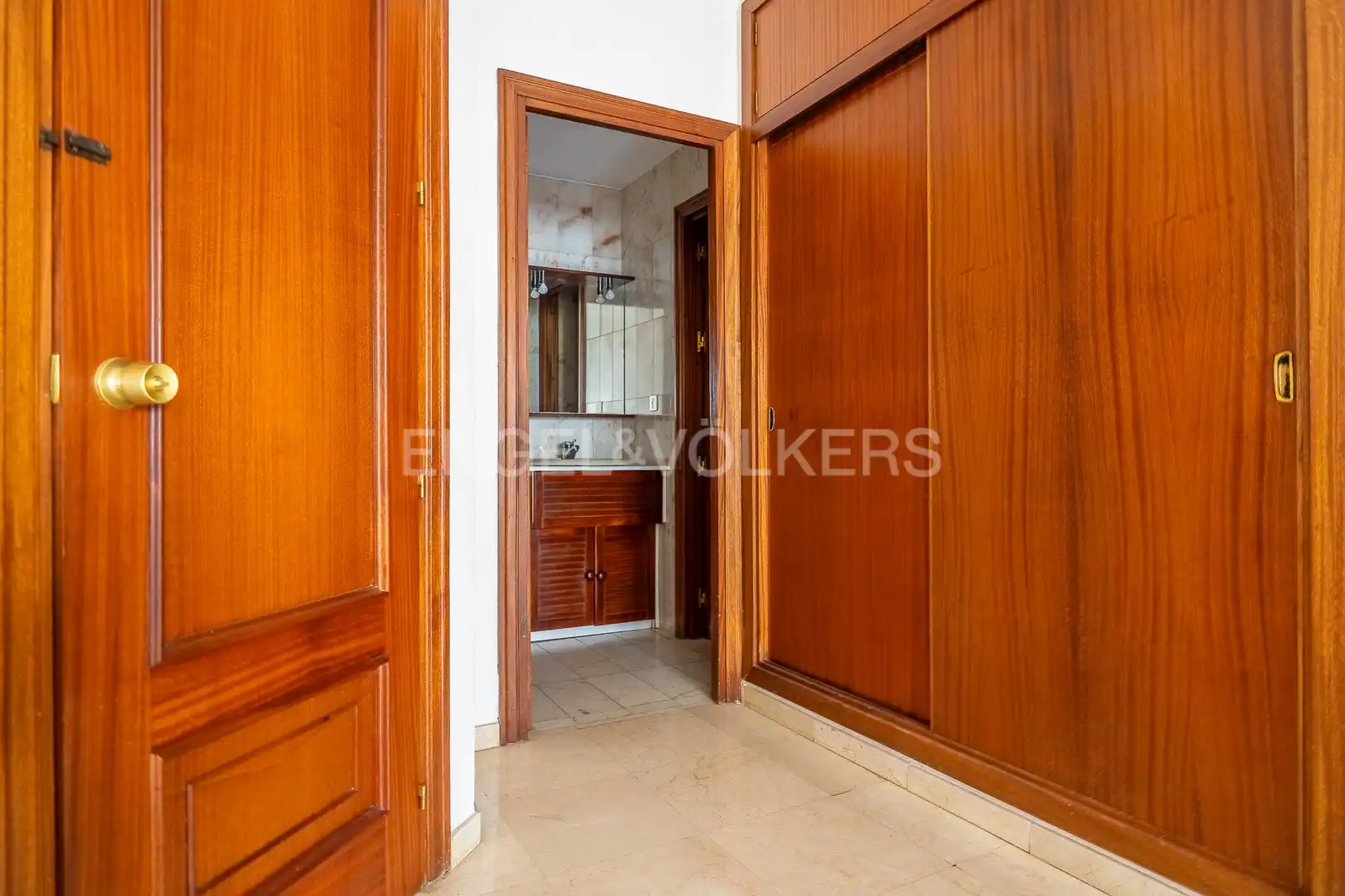 Flat for sale in Sevilla  with Air Conditioner and Heating
